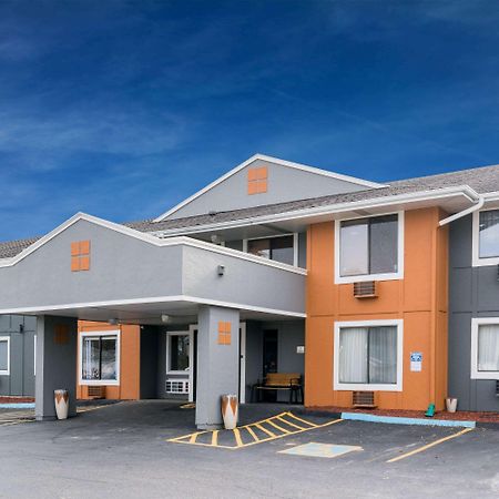 Super 8 By Wyndham Rochester Mayo Clinic Area Exterior photo