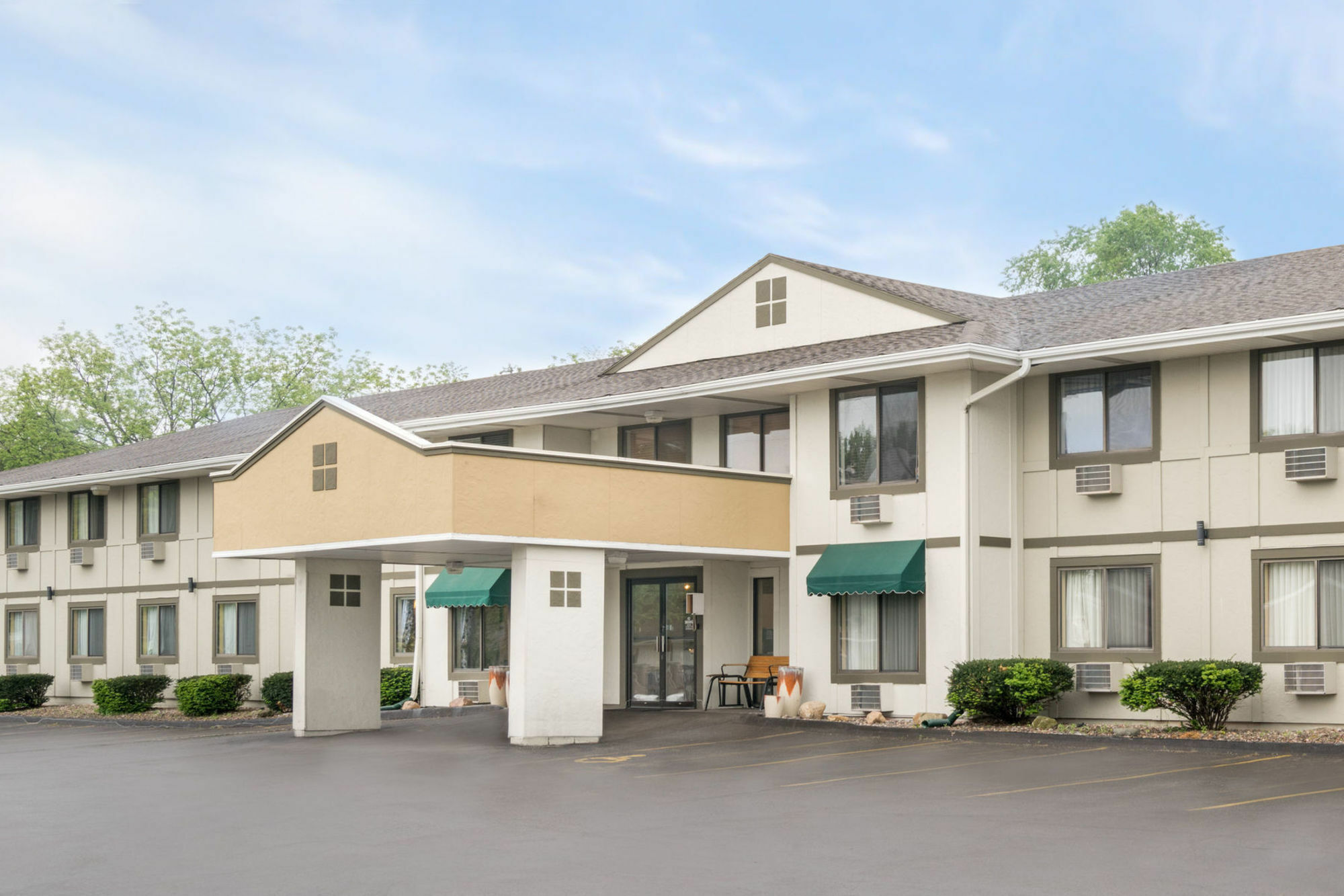 Super 8 By Wyndham Rochester Mayo Clinic Area Exterior photo